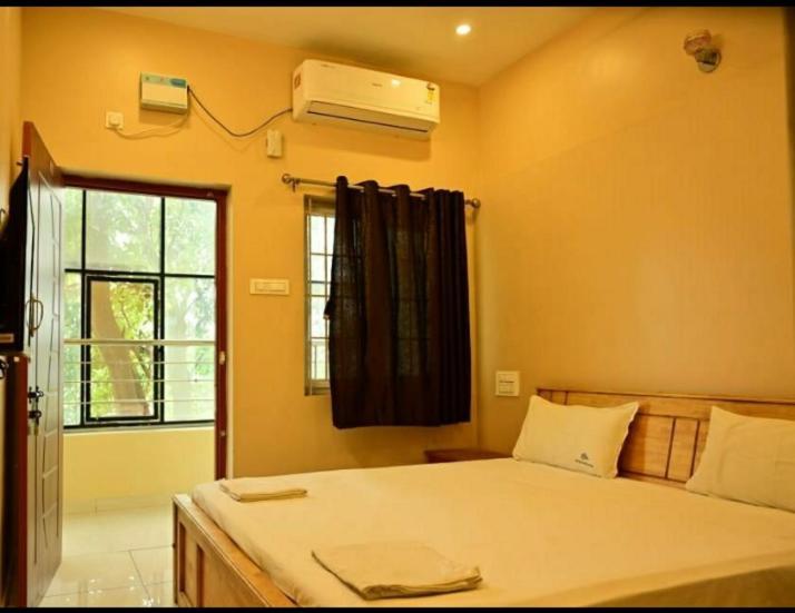 Limra Residency Hotel Pollachi Room photo